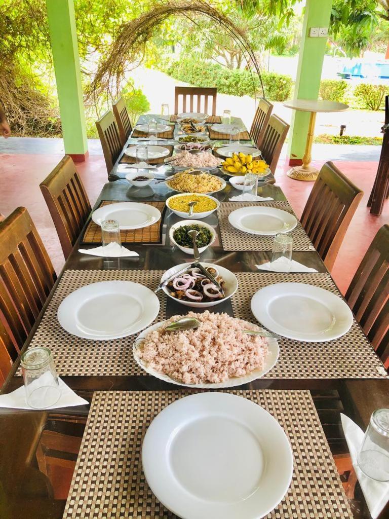 Serenity Lake Resort Yala Tissamaharama Esterno foto