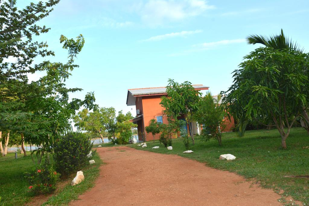 Serenity Lake Resort Yala Tissamaharama Esterno foto